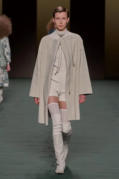 Look 29
